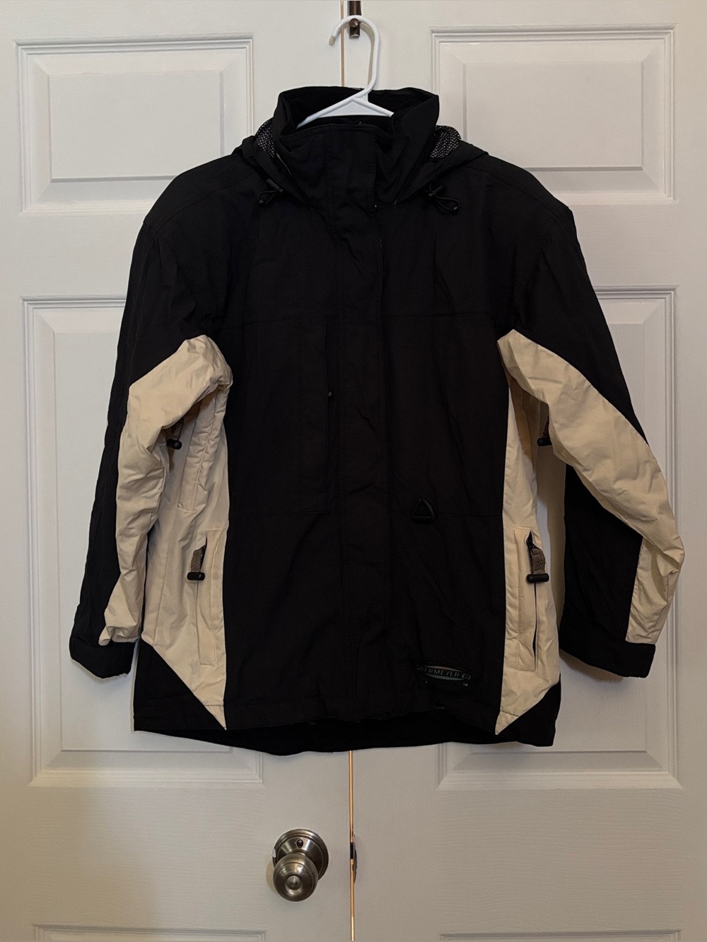 Obermeyer Women’s Size 6 Ski Jacket Black Cream Hooded Winter Snow Shell
